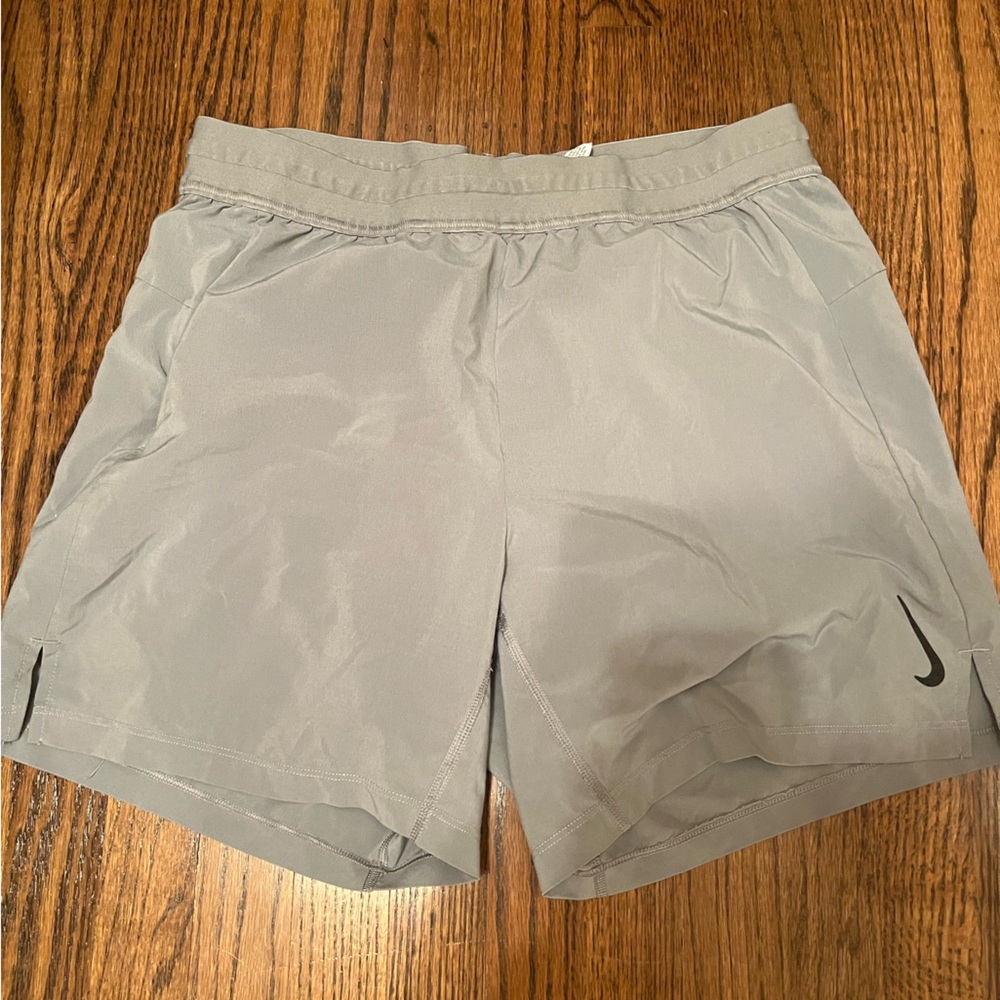 Nike yoga shorts size medium men’s grey.
